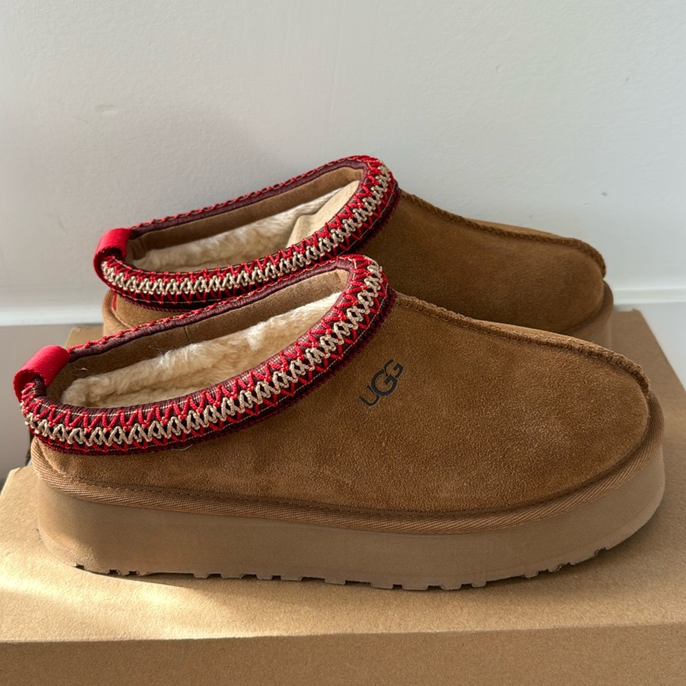 UGG TAZZ CHESTNUT SLIPPERS - NWT